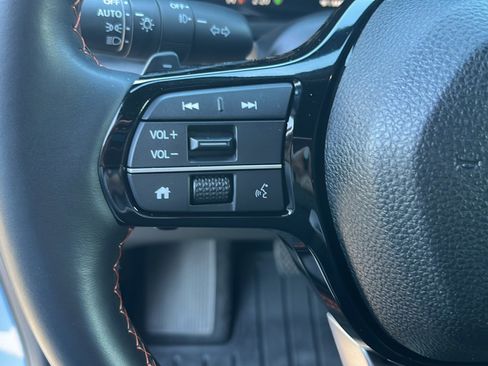 Used 2025 Honda Pilot TrailSport image 25