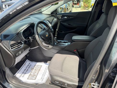 Used 2017 Chevrolet Malibu LT FWD image 10