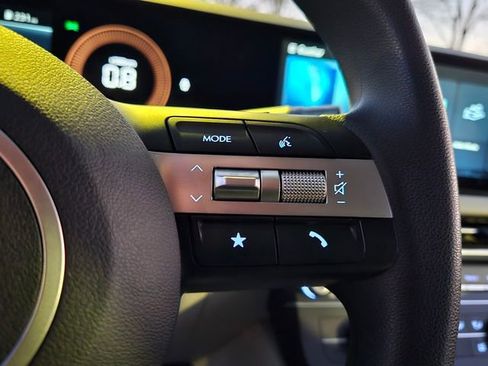 Certified 2025 Hyundai Tucson SE image 21