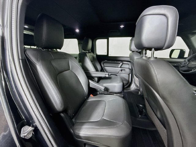 Certified 2025 Land Rover Defender 130 X-Dynamic SE AWD/4WD image 30