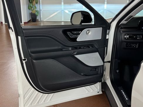 Used 2025 Lincoln Aviator Reserve w/ Equipment Group 201A image 14