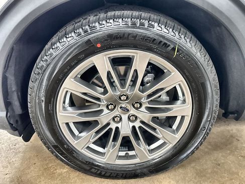 New 2026 Ford Explorer Platinum RWD image 33