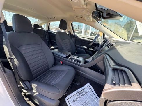 Used 2020 Ford Fusion SE FWD image 11