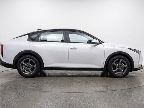 Used 2025 Kia K4 LXS FWD image 11