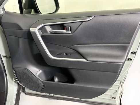 Used 2022 Toyota RAV4 XLE Premium image 34