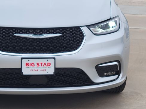 New 2026 Chrysler Pacifica Select FWD image 9