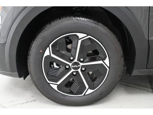 New 2026 Kia Niro EX FWD image 8