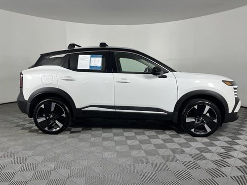 Used 2025 Nissan Kicks SR FWD image 9