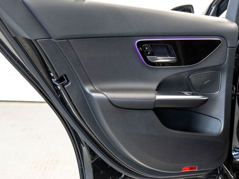 Used 2025 Mercedes-Benz C 300 Sedan image 19