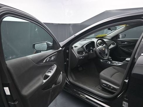 Used 2025 Chevrolet Malibu LT FWD image 11