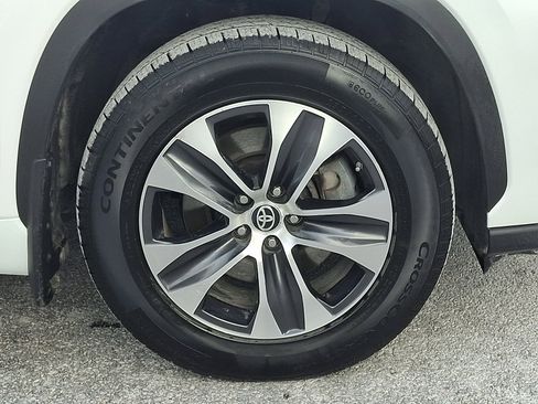 Used 2023 Toyota Highlander XLE image 8