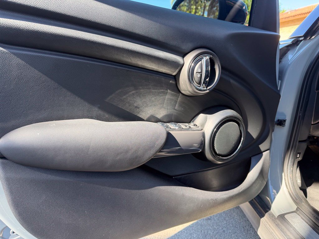 Used 2021 MINI Cooper 4-Door Hardtop FWD image 19
