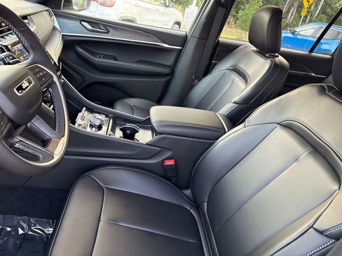 New 2025 Jeep Grand Cherokee L Limited w/ Black Appearance Package image 19