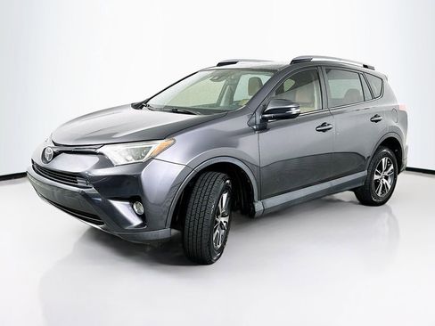Used 2018 Toyota RAV4 XLE FWD image 2