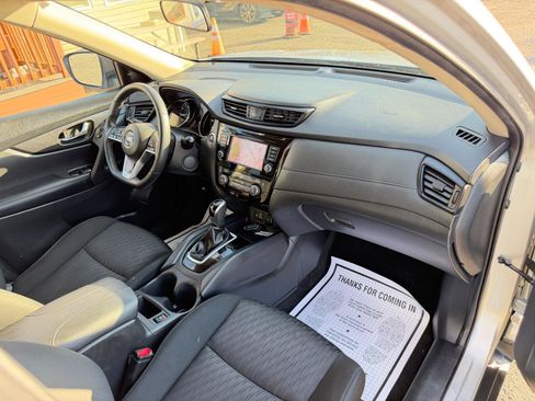 Used 2018 Nissan Rogue SV AWD/4WD image 42