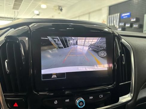 Used 2023 Chevrolet Traverse LT AWD/4WD image 27