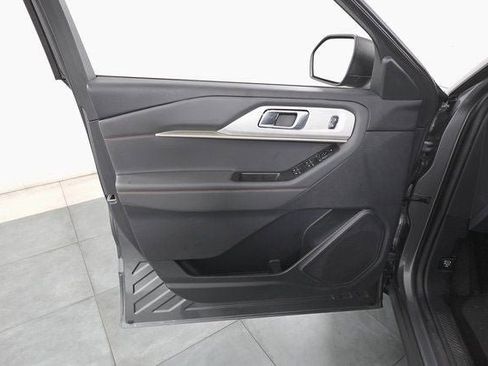 Used 2025 Ford Explorer Active image 8