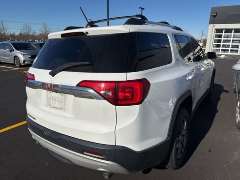 Used 2017 GMC Acadia SLT image 3