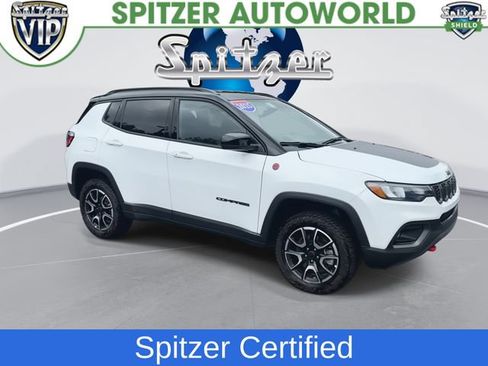 Used 2025 Jeep Compass Trailhawk w/ Trailer Tow Group AWD/4WD image 2