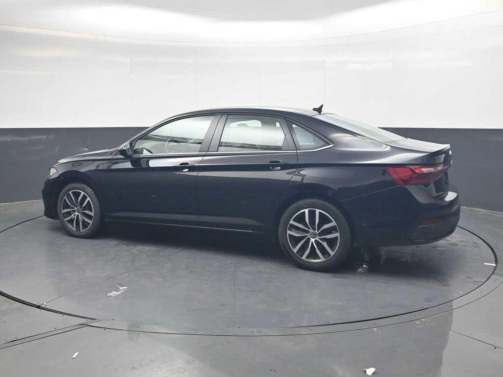 Used 2025 Volkswagen Jetta SE FWD image 8