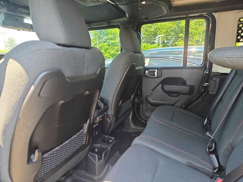 Used 2024 Jeep Wrangler Unlimited Rubicon w/ Convenience Group AWD/4WD image 5