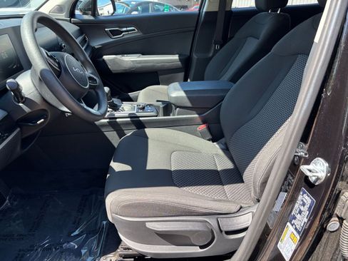 Used 2025 Kia Sportage LX FWD image 25