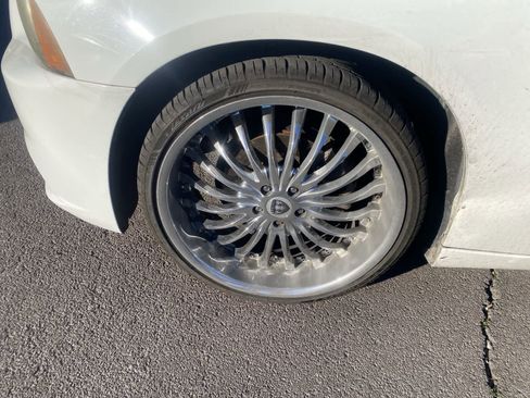 Used 2014 Dodge Charger SXT image 10