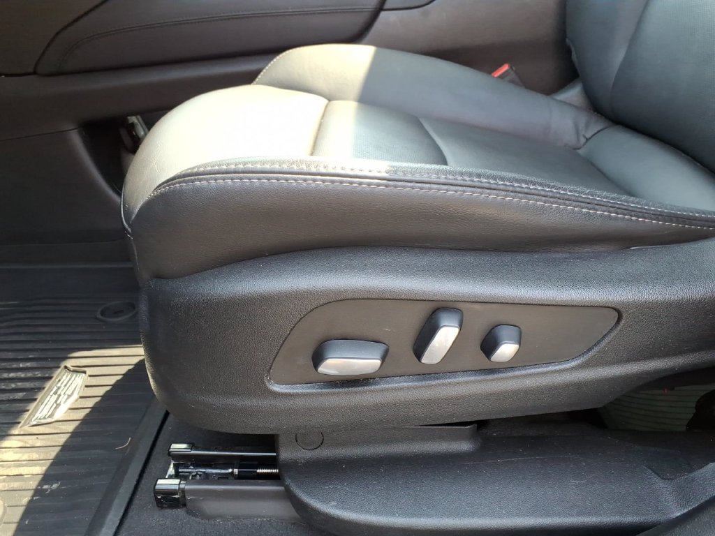 Used 2024 Cadillac XT6 Premium Luxury w/ LPO, Floor Liner Package AWD/4WD image 16