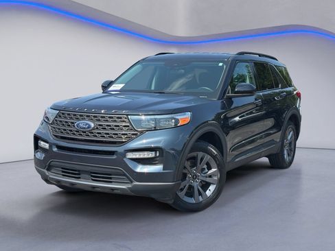 Used 2023 Ford Explorer XLT w/ Equipment Group 202A AWD/4WD image 2