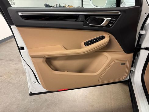 Used 2024 Porsche Macan image 19