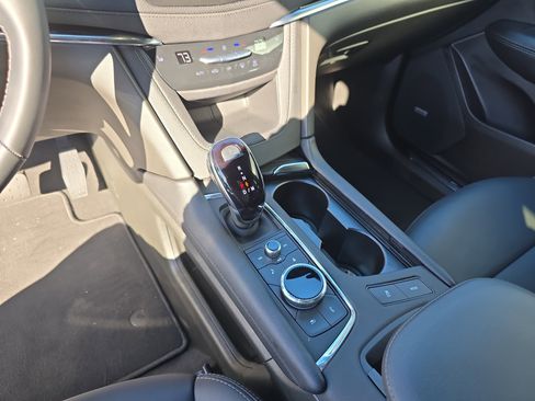 Used 2025 Cadillac XT5 Premium Luxury image 30