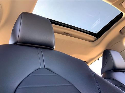 Used 2023 Toyota Highlander XLE image 14