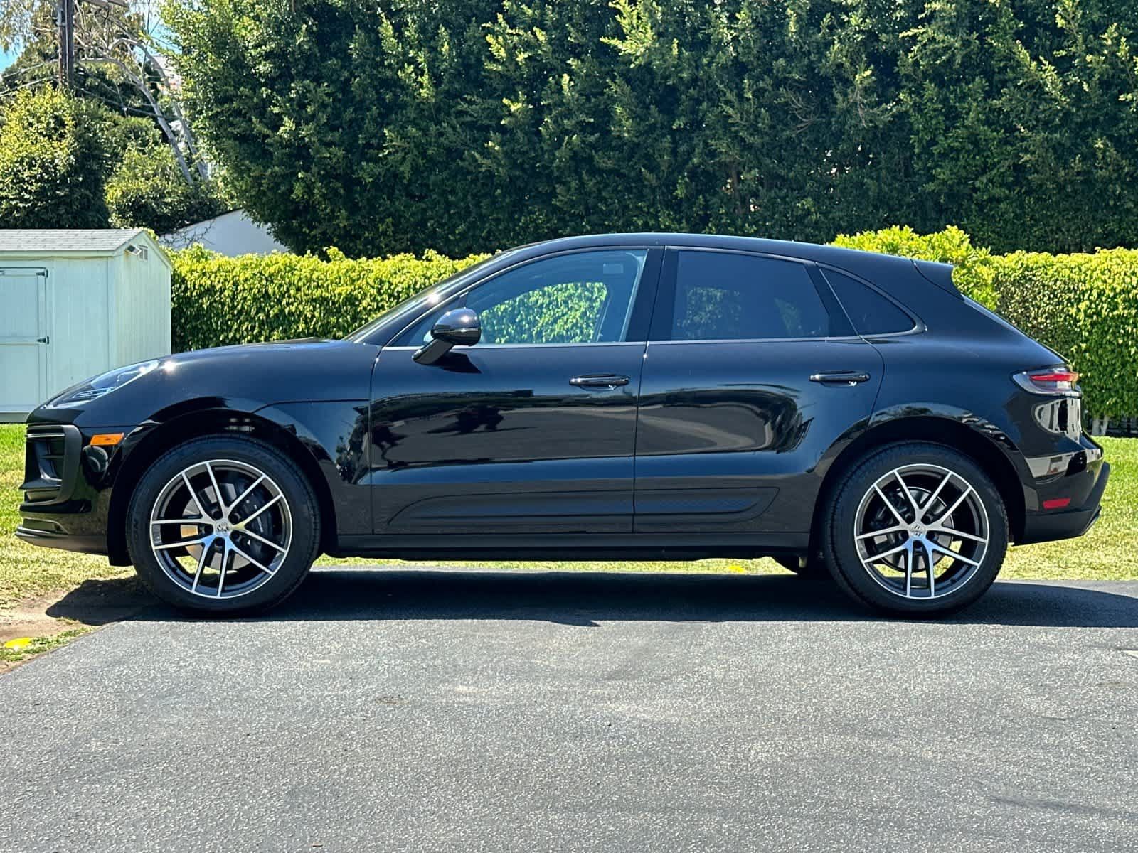 Certified 2025 Porsche Macan AWD/4WD image 2