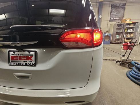 Used 2023 Chrysler Voyager LX image 35