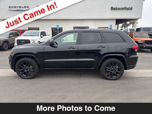Used 2019 Jeep Grand Cherokee Altitude image 2