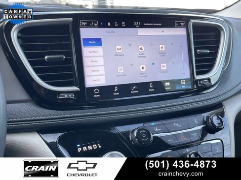 Used 2023 Chrysler Pacifica Touring-L image 17