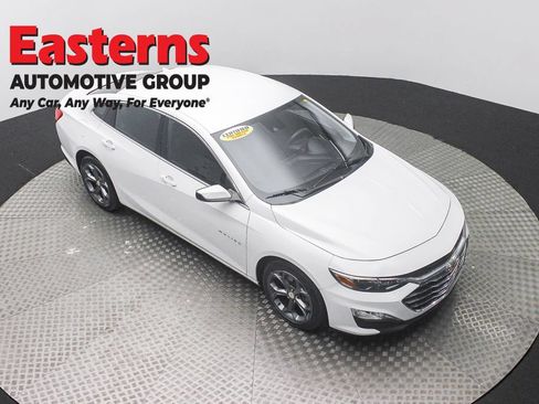 Used 2024 Chevrolet Malibu LT FWD image 3