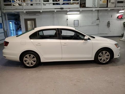 Used 2017 Volkswagen Jetta S w/ Jetta S Cold Weather Package FWD image 6