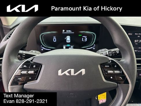 Used 2023 Kia Niro LX image 28