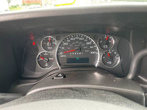Used 2021 Chevrolet Express 2500 RWD image 16