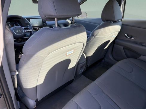 Used 2025 Hyundai Elantra SE image 27