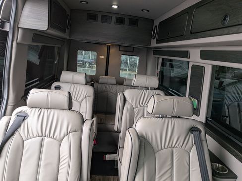 Used 2022 Mercedes-Benz Sprinter 144 Cargo image 9