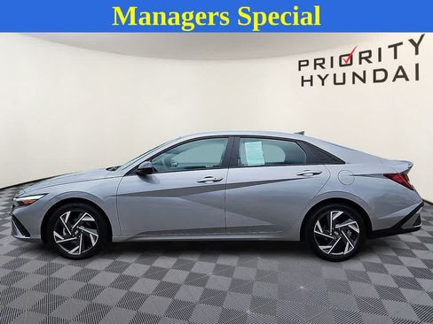 Certified 2025 Hyundai Elantra SEL FWD image 7