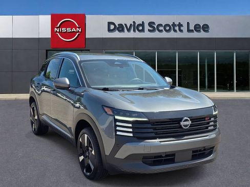 Used 2025 Nissan Kicks SR FWD image 3