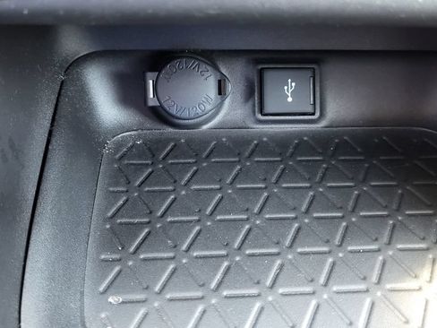 Used 2022 Toyota RAV4 XLE Premium AWD/4WD image 39