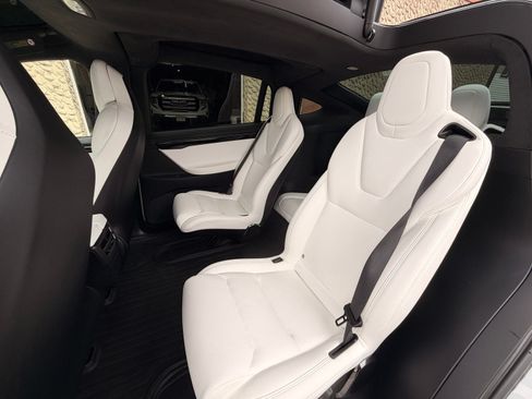 Used 2020 Tesla Model X Long Range AWD/4WD image 19