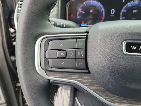 Used 2024 Jeep Wagoneer L Series II RWD image 25