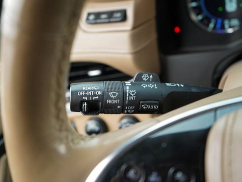 Used 2019 Cadillac Escalade Platinum image 28