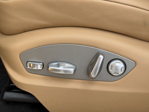 Certified 2018 Porsche Macan Sport Edition image 27