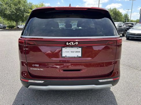Used 2024 Kia Carnival EX FWD image 4